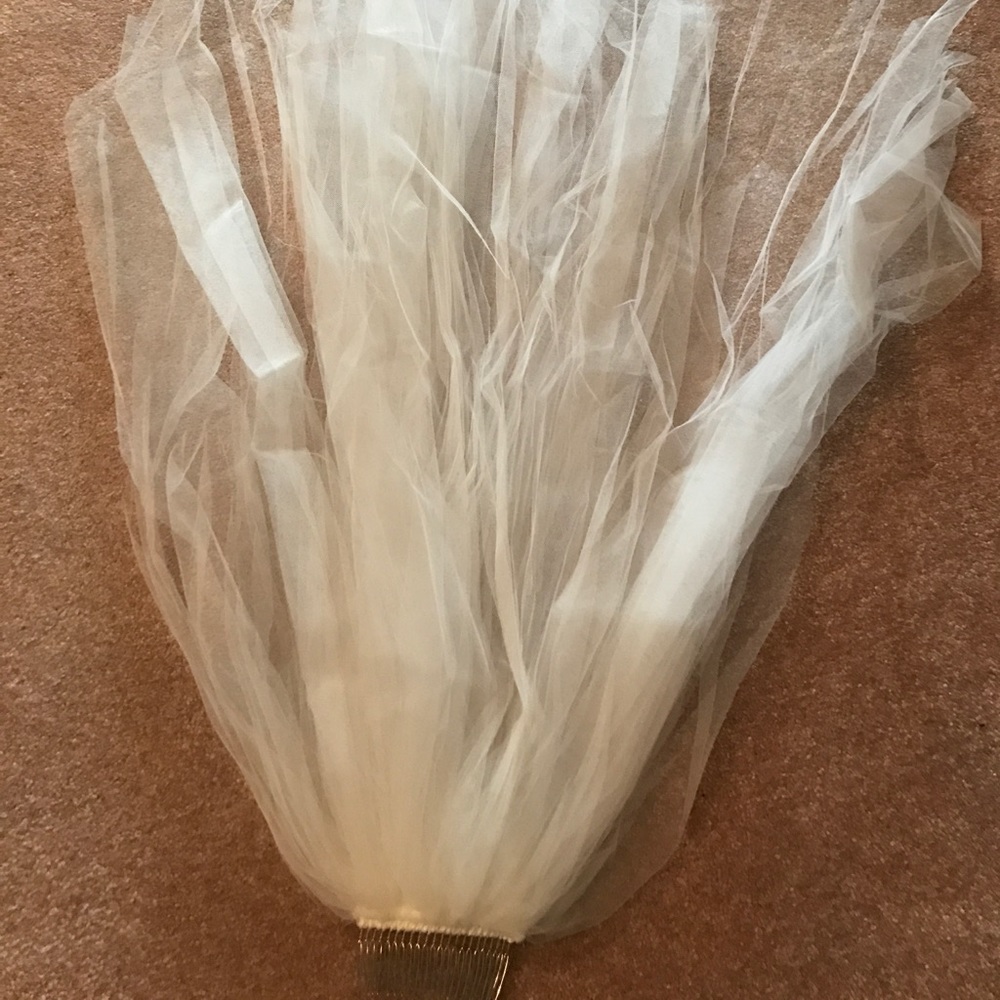 Wedding veil with comb